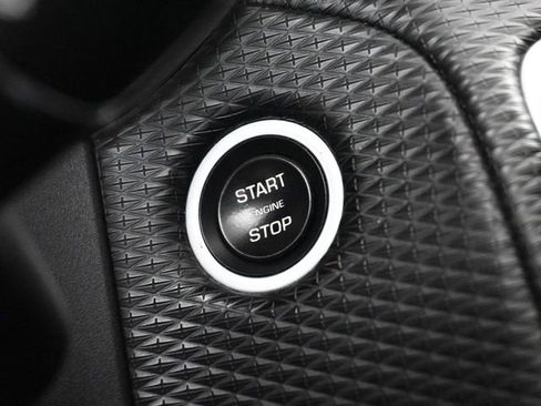 Used 2018 Land Rover Range Rover Velar S image 37