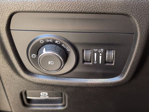 Used 2023 Jeep Grand Cherokee L Limited AWD/4WD image 25