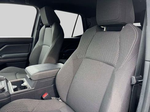 Used 2025 Toyota 4Runner SR5 image 18