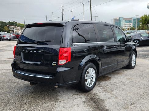 Used 2019 Dodge Grand Caravan SXT image 8