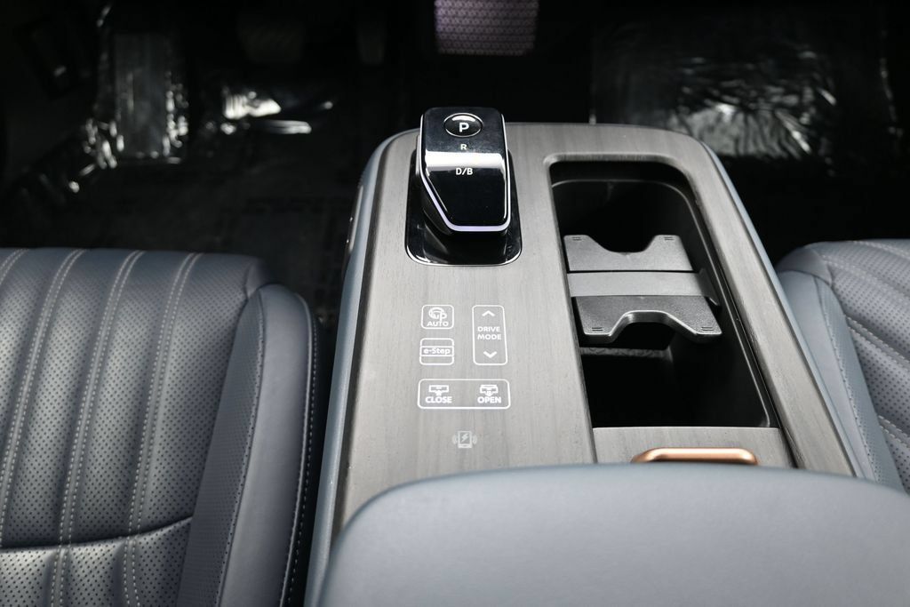 Used 2024 Nissan Ariya AWD image 15