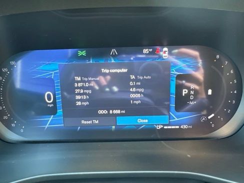Certified 2025 Volvo XC40 B5 Plus AWD/4WD image 24