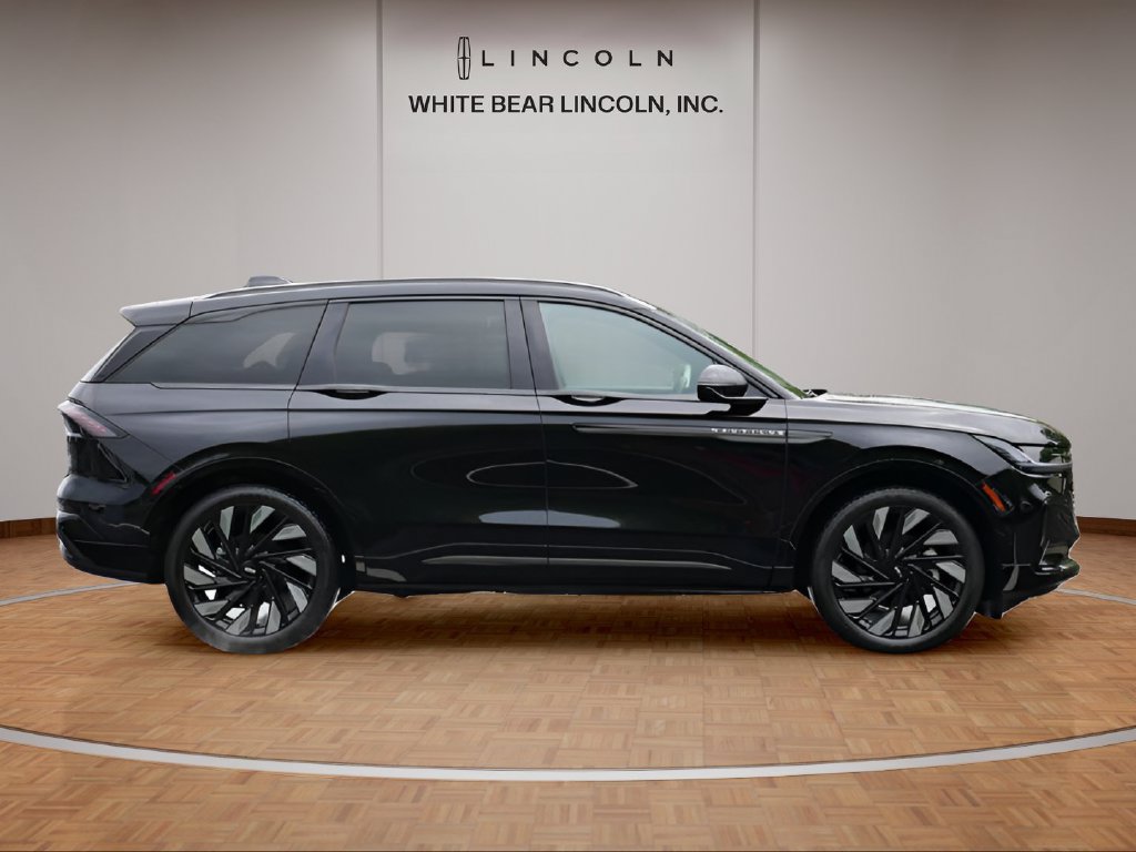 Used 2025 Lincoln Nautilus Reserve AWD/4WD image 4