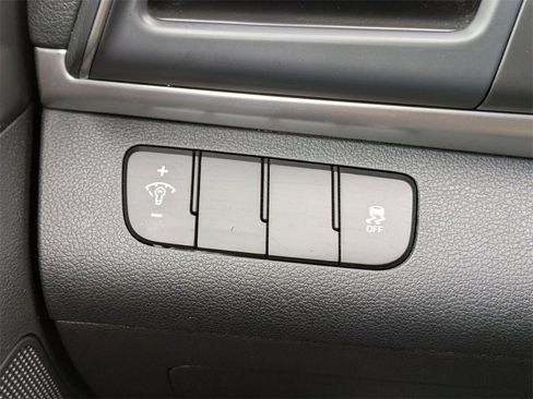 Used 2019 Hyundai Elantra SE w/ Cargo Package image 30