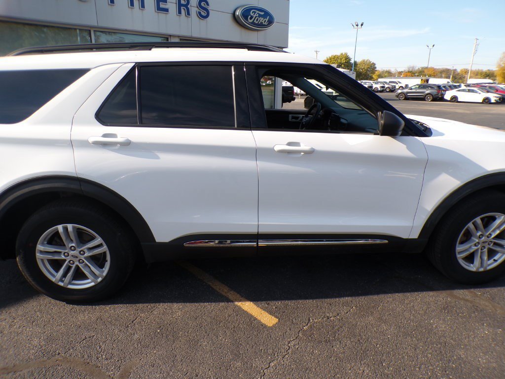 Used 2021 Ford Explorer XLT w/ Equipment Group 202A AWD/4WD image 26