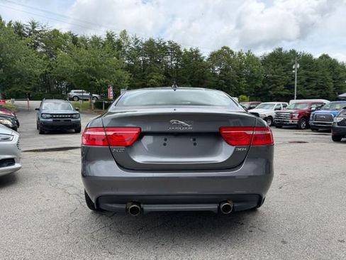 Used 2018 Jaguar XE Premium RWD image 6