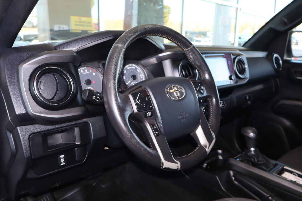 Used 2017 Toyota Tacoma TRD Sport w/ Tow Package (A/T) AWD/4WD image 16