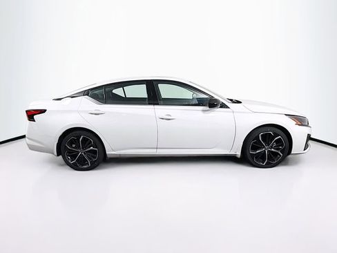 Certified 2023 Nissan Altima 2.5 SR w/ SR Premium Package FWD image 9