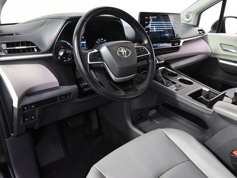Used 2021 Toyota Sienna XLE w/ XLE Plus Package AWD/4WD image 12
