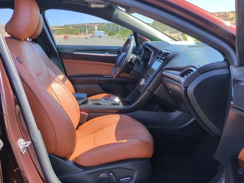Used 2019 Ford Fusion Titanium FWD image 31