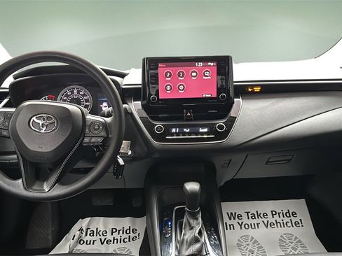 Used 2022 Toyota Corolla LE image 19