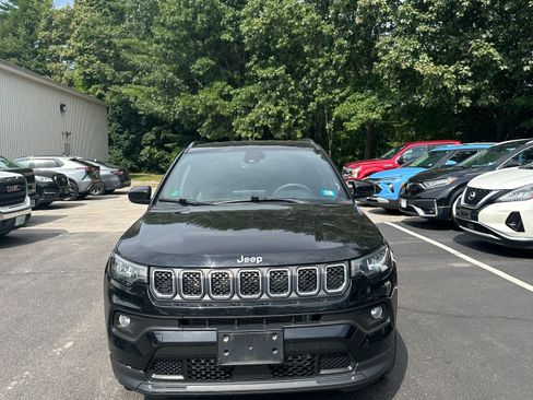 Used 2023 Jeep Compass Latitude w/ Convenience Group AWD/4WD image 2
