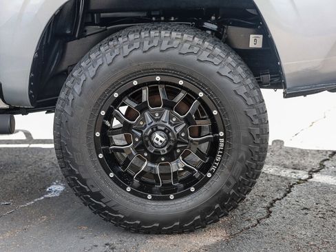 Used 2018 Toyota Tacoma SR image 25