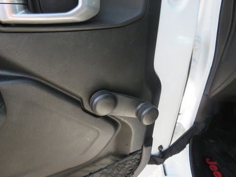 Used 2019 Jeep Wrangler Unlimited Sport image 12