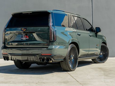 Used 2025 Cadillac Escalade V w/ LPO, ONYX Package AWD/4WD image 7