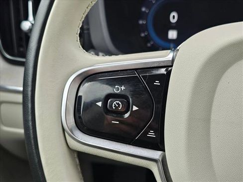 Used 2023 Volvo XC60 B5 Ultimate image 20