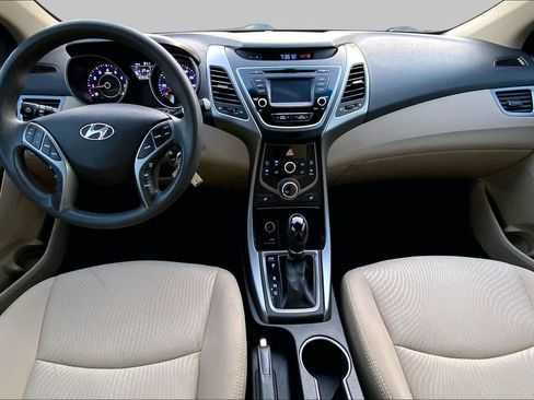 Used 2014 Hyundai Elantra SE w/ Option Group 02 FWD image 16