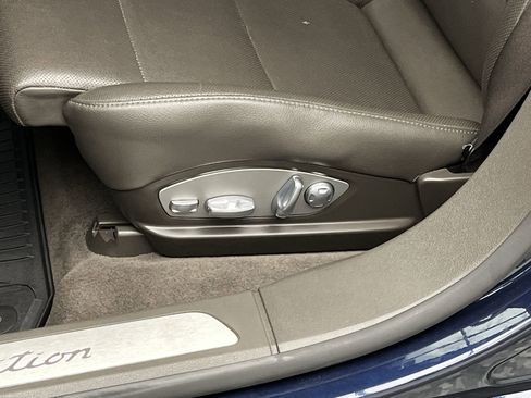 Used 2016 Porsche Panamera 4 Edition image 11