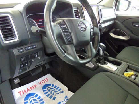 Used 2022 Nissan Frontier SV AWD/4WD image 27