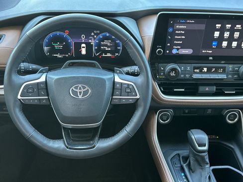Used 2024 Toyota Grand Highlander AWD image 14