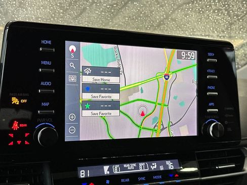 Used 2022 Toyota Sienna Limited image 21