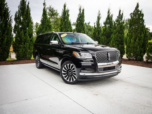 Used 2024 Lincoln Navigator L Black Label AWD/4WD image 2