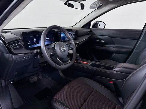 Certified 2025 Nissan Kicks SR image 7