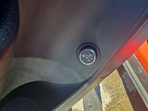 Used 2019 Chevrolet Blazer LT image 12