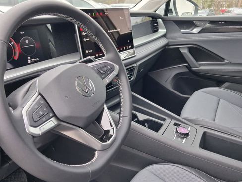 New 2026 Volkswagen Tiguan SE AWD/4WD image 17