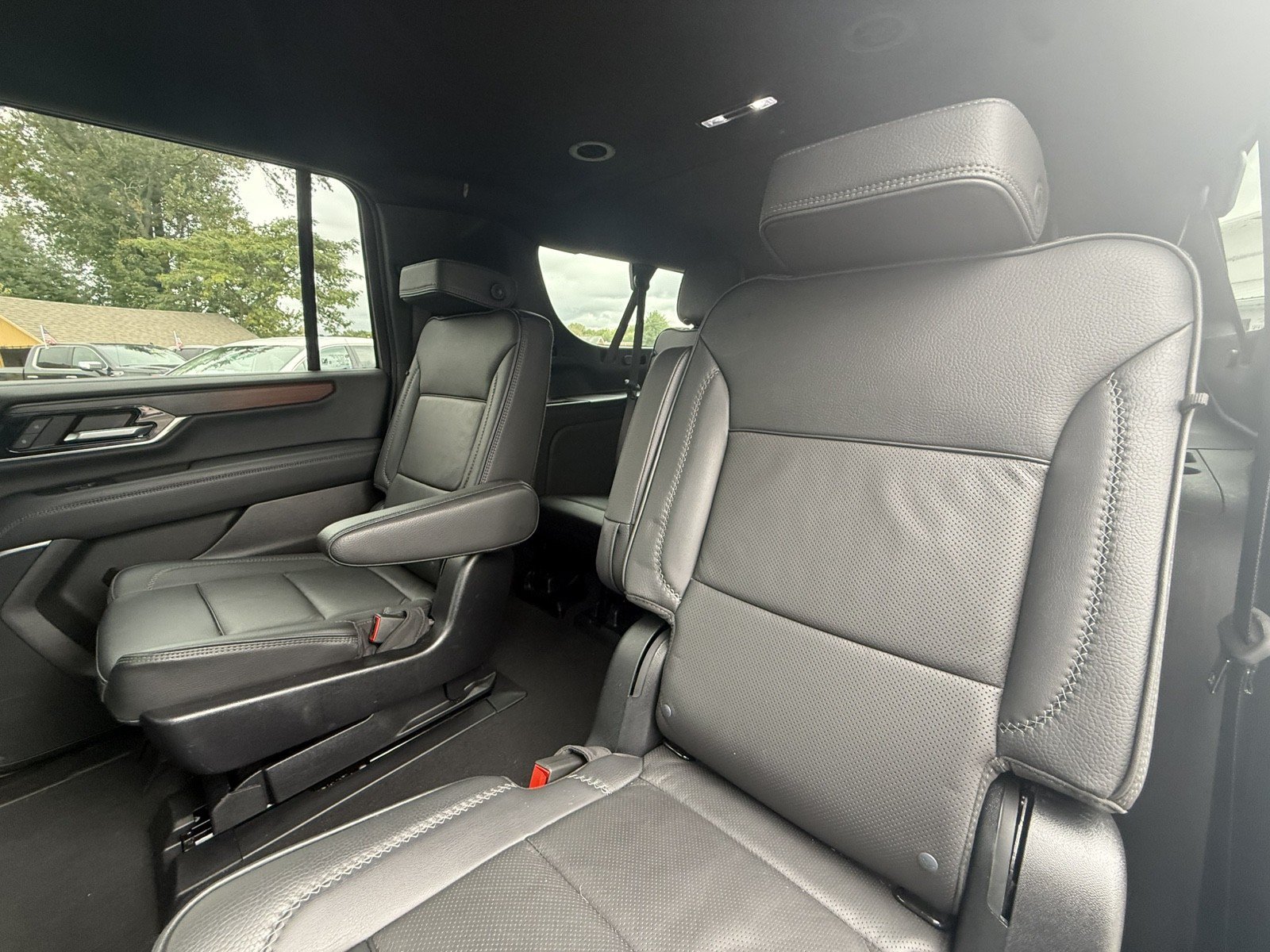 Used 2025 GMC Yukon XL Denali AWD/4WD image 22