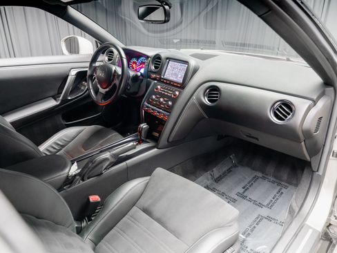 Used 2016 Nissan GT-R Premium AWD/4WD image 58