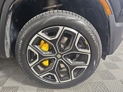 Used 2022 Rivian R1S Launch Edition image 12