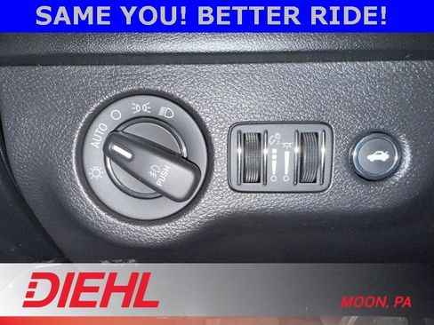 Used 2019 Dodge Charger SXT w/ Plus Group image 22