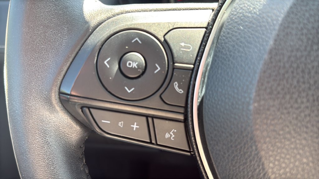 Used 2020 Toyota RAV4 XLE Premium FWD image 23