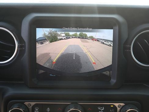 Used 2022 Jeep Wrangler Unlimited Sahara w/ Cold Weather Group AWD/4WD image 19