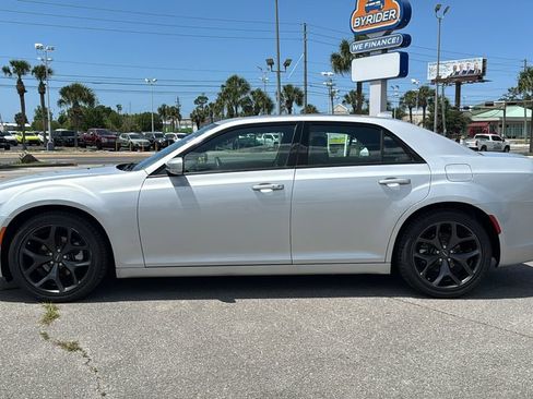 Used 2023 Chrysler 300 S RWD image 3