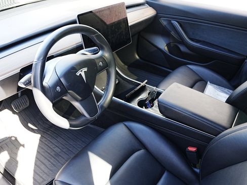 Used 2018 Tesla Model 3 Mid Range image 8