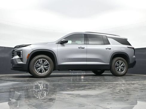 Used 2024 Chevrolet Traverse LT FWD image 39