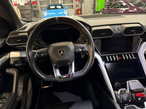 Used 2019 Lamborghini Urus image 13