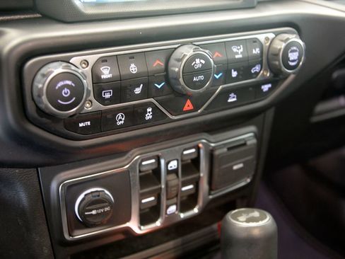 Used 2021 Jeep Wrangler Unlimited Sahara image 25