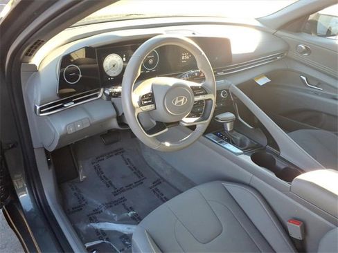 Certified 2025 Hyundai Elantra SEL image 12