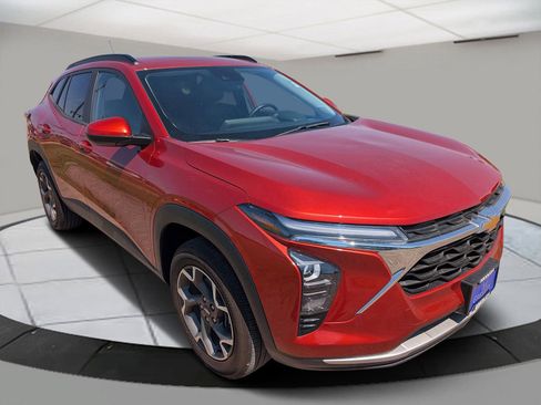 Used 2024 Chevrolet Trax LT w/ Driver Confidence Package image 7