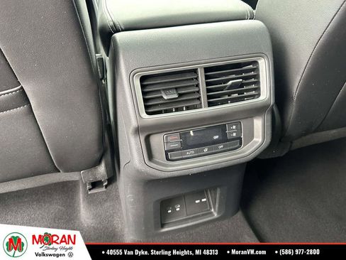 Used 2024 Volkswagen Atlas SE AWD/4WD image 13