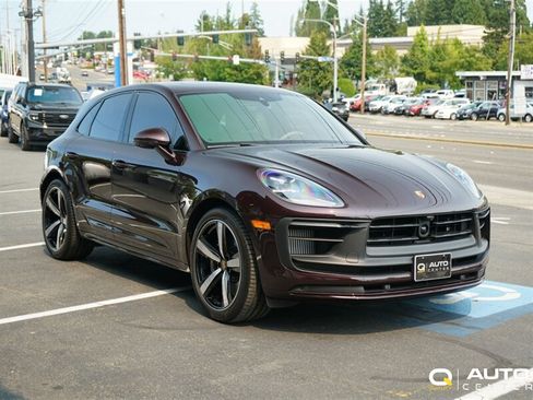 Used 2024 Porsche Macan GTS AWD/4WD image 3