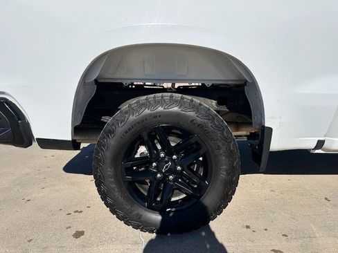 Used 2023 Chevrolet Silverado 1500 LT Trail Boss w/ Convenience Package II image 9