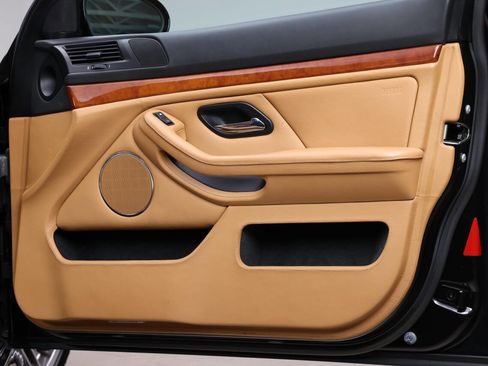 Used 2003 BMW M5 image 95