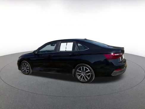 Used 2025 Volkswagen Jetta SE image 10