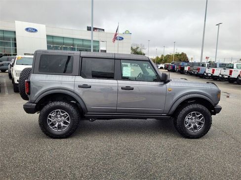 New 2025 Ford Bronco Badlands image 11