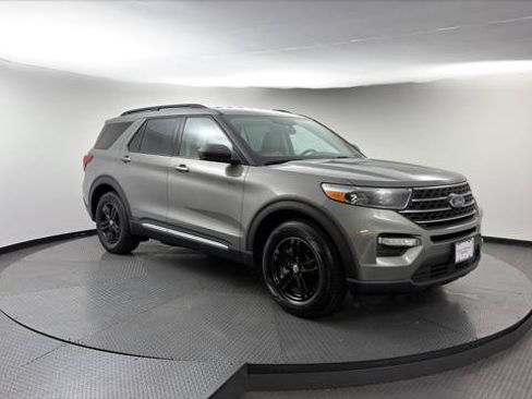 Used 2020 Ford Explorer XLT w/ Equipment Group 202A RWD image 11
