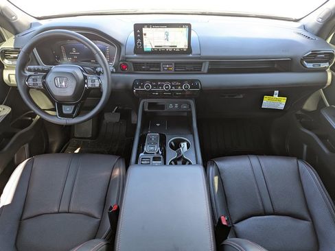 Used 2025 Honda Pilot Black Edition image 11